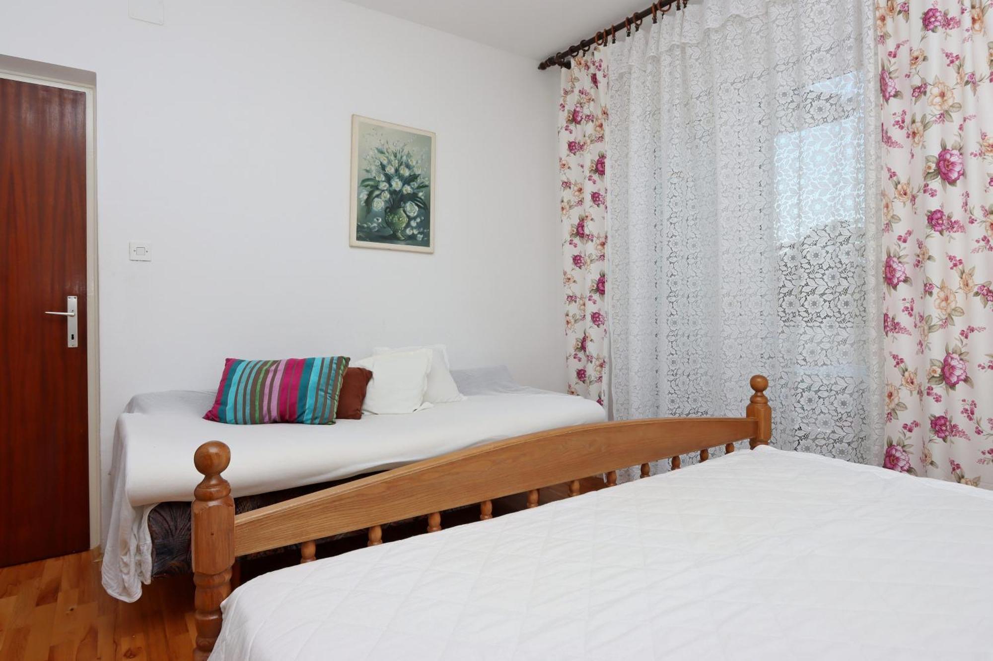 Apartments And Rooms By The Sea Banjol, Rab - 19692 Rom bilde